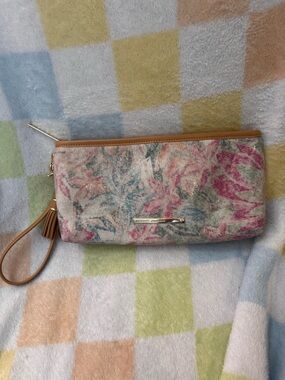 BRAHMIN NWOT KAYLA CREME TALITHA LEATHER WRISTLET